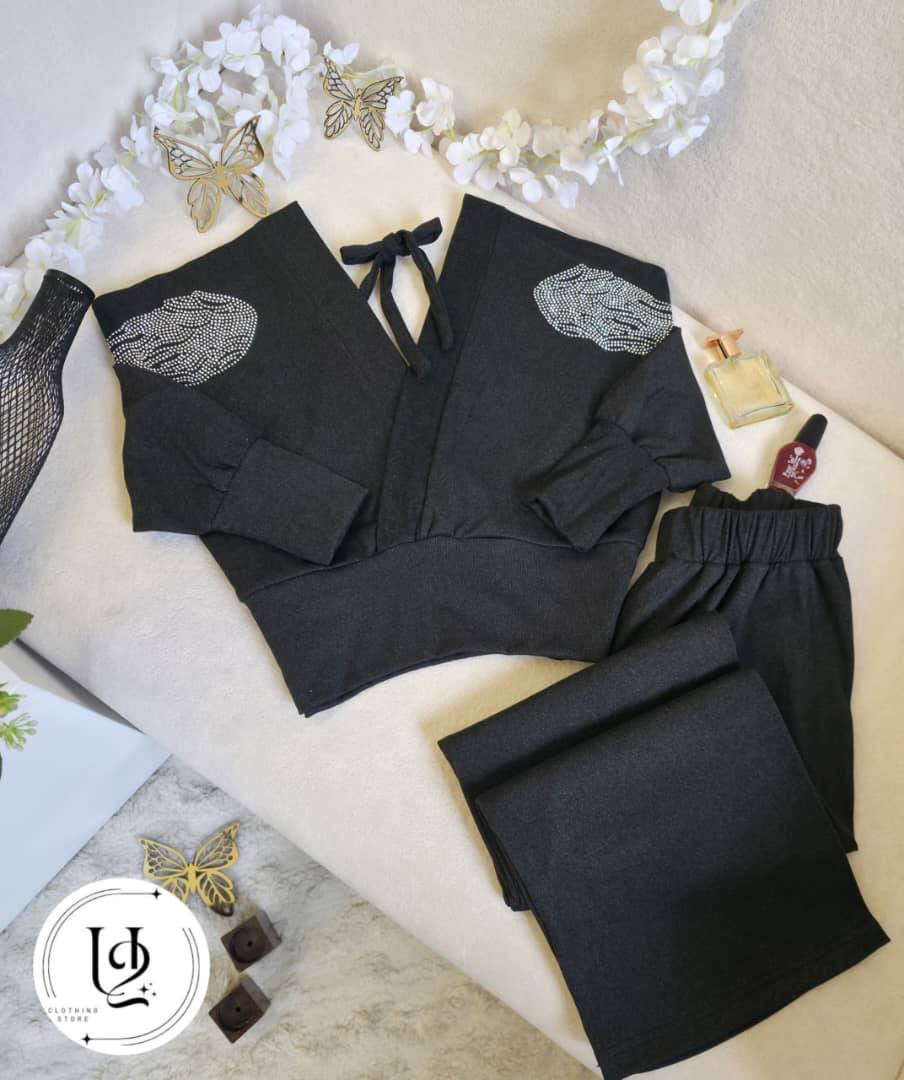 #لا_ياجماعة أنا ماعم استوعب السعر 😱😱 معلش تنصدمو معي معقووول هيك سيت اجنبي بهيك عرض 🙈🙈🙈🙈

سيت اجنبي بجنن قماشتو فخمة  سوبر واااو عالي الجودة 👑💯
*بلبس من 38 حتى 46*


**إذا كنت صاحب هذا الإعلان وتريد حذفه لأي سبب، رجاءا أرسل رسالة إلى الدعم الفني**