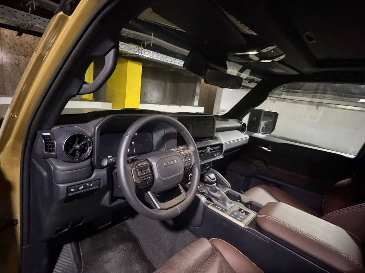 السلام عليكم برادو ادفينجر فول مواصفات  ضمان ساس سعرها بلشركه بلا رقم راح انزله اني سيارتي زيرو مرقمة جاهز بغداد لونين وعليها تآمين بمليونين سنة كامله من البارحة ضد الحرائق والحوادث
للبيع ب٩٠ مليون وبي مجال
للاستفسار 
***********
