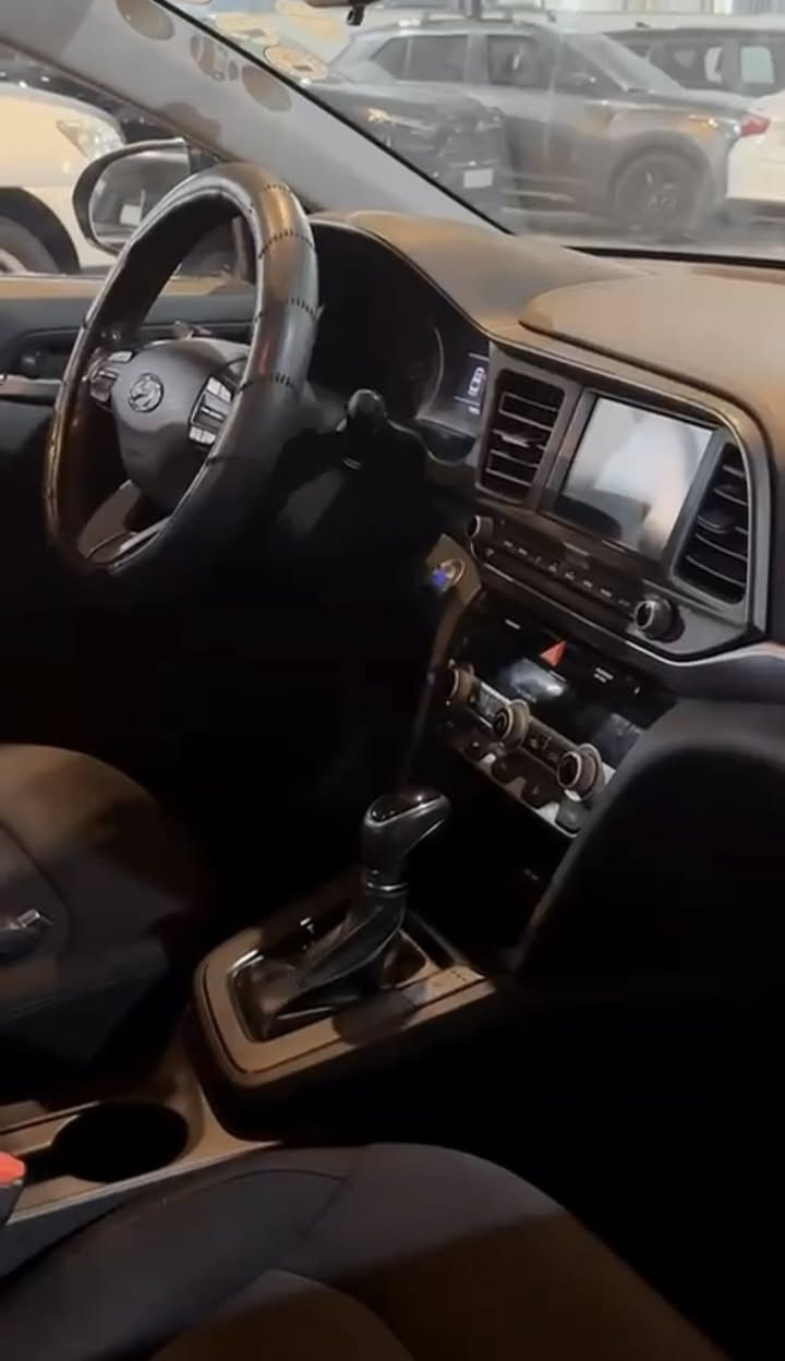 � للبيع هيونداي إلنترا 2020 فول مواصفات 🔥
✅ بصمة تشغيل ودخول
✅ إضاءة LED (اسلايت)
✅ شاشة + كاميرا خلفية
✅ نظام ECO توفير الوقود
✅ تكييف قوي جداً
✅ سيارة نظيفة وحالة ممتازة
✅ اللون أسود ملكي فخم

📍 جاهزة للفحص والمعاينة
📞 رقم التواصل: ***********
