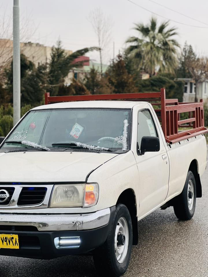 نیسان تاک Z
مۆدیل 2002
ئاڕم پلاستیک سلیمانی 
بیلاد تەبریدە
گێڕ و مەکینە و ئەکسل و شانسی بەشەرت 
ئاڕم و ئەولیات بەشەرت یەک دینار غەرامەی تیا نیە
ناونیشان قەلادزێ
0750 163 48 33
