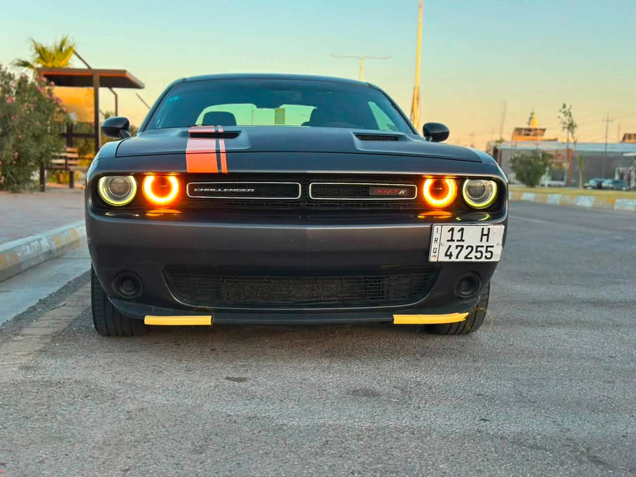 سلام عليكم
جالنجر SXT 
2018
لون رصاصي
مكينه 3.600
سنويه جديد
بغداد مشروع وطني
كير مكينه تبريد تدفئه صدر امامي خلفي كله مكفول 
مواصفات ال sxt  
 شاشة Uconnect 7 أو 8.4 إنش مع Apple CarPlay و Android Auto.
•  كاميرا رؤية خلفية.
•  مقاعد أمامية كهربائية (سائق) مع دعم أسفل الظهر.
•  تكييف أوتوماتيكي dual-zone.
•  نظام صوتي مع 6 سماعات + SiriusXM.
•  دخول بدون مفتاح + تشغيل بضغطة زر.
•  تحكم cruise + عجلة قيادة متعددة الوظائف.
•  أنظمة أمان: ABS، ESC، وسائد هوائية متعددة، حساسات ضغط الإطارات.
•  مصابيح هالوجين أوتوماتيكية + LED brake lights.
حادثهه صبغ تصليح شخوط باب السايق و الجاملغ الخلفي من اجتي للعراق بالتحميل و التفريغ بالميناء
دواخل السياره شاصي تكم دوسات بدنه كله مكفول وبيهه سونار موجود ايرباك كلة سليم
السياره كامله مكمله اي نقص مابيهه 
زنون امريكي اصلي 
ماشية ١٤٣ الف ميل
السعر١٤٠ ورقة وبيهه مجال حك الجيه وخادم 
مكانهه الانبار - الفلوجة
***********

مكلف للنشر
