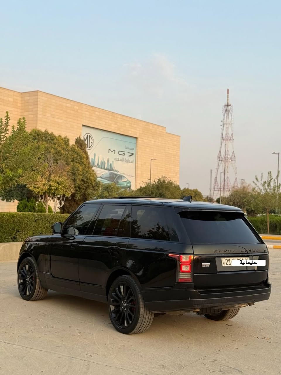 السلام عليكم  
للبيع او المرواس 
رانج روفر فووك  2017 
امريكي كليين تايتل 
مكينة 8 سوبر جارج 
محرك بانزين 
السياره بلاك اديشن  كلها 
داخل احمر 
فوووول مواصفات 
بانوراما 
كشنات تدفئة تبريد 
حساسات +رادارات كامله 
ومعروفه هيه مواصفات الرانج 
السيارة كلش جديده ومكفوله كفاله عامه من الصبغ والفتح والتبديل 
السعر بلااااااش وماكو موديل 2017 بهذا السعر 
السعر 315 ورقه وبيها مجال للشراي 
يعني 31,500 $ وبيها مجال 
الي تعجبه السياره رجاءا يجي يشوفها ويقتنع ويكطع سعر 
مكانيي بغداد 
السياره رقم  سليمانيه  تحويل ثاني يوم 
تلفون ***********
