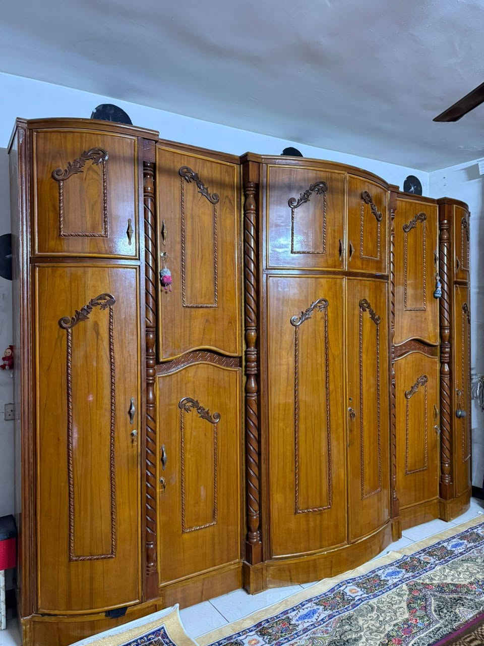 سلام عليكم غراص بيت مرتبة
غرفة نوم صاج عراقي توصا باب اول يم نجار
ميز توتاليت
كنتور 6+زاوية 2بيبان
بردات مصارلهن ٥ اشهر من مشتريتهن
طبلات جديدات
مع الغرفت النوم دوشك
***********
