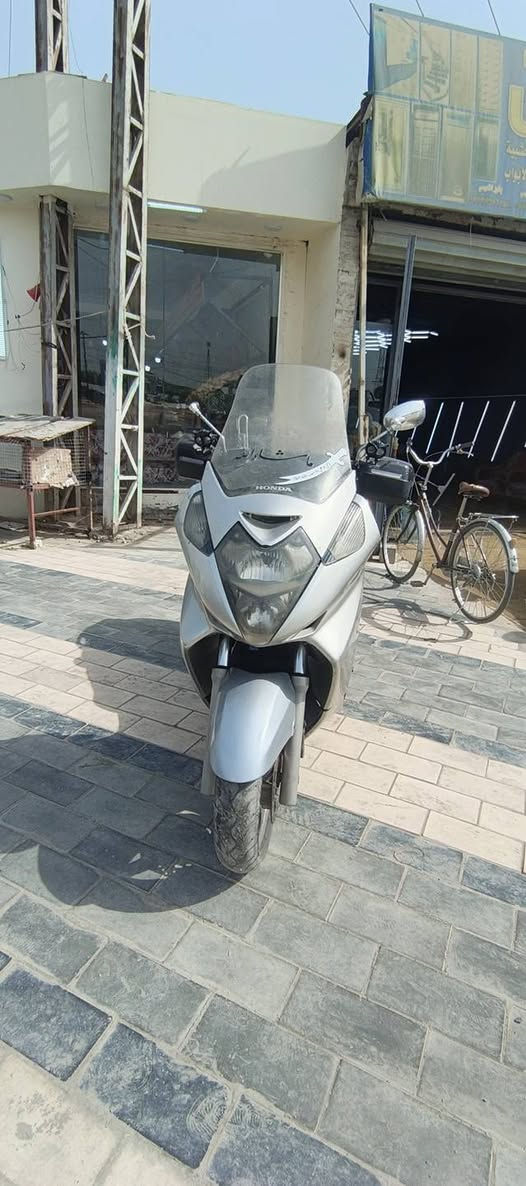 سلفر 600 امريكي لل بيع نضافته كدام عينك
 شلعه تاكل الكاع معدل واصل بيه 170 مكينه مكفوله لاتنقيص ولا تبخير دهن امزويل 10/40 كهربائية مكفوله مصار فتره من بدلة الكلج الخلفي خليت اله اصلي مال تفصيخ وخليت كتف شحن كامل اصلي مال تفصيخ منضومه زنون كامله سعره 150 عيون بومه شديت وكتفاة مال تقويه 
فيت بم شديت اله اصلي ويه دراجه نوزل حتياط اصلي
وياها نوزلات مال مسافات بعيده حتياط لن تعرفون ال 600 تصرف بانزين اني حاط حتياط نوزلات متخليه تصرف من اريد اطلع مسافه بعيده 

السعر 13 وبيه مجال بسيط 

النقص البيه نيكله والكفر اليم القبق مال بانزين ودبلات شويه تعبانه مكاني بغداد الدوره بل نهار وبل ليل بل مواصلات
*********** 
***********
