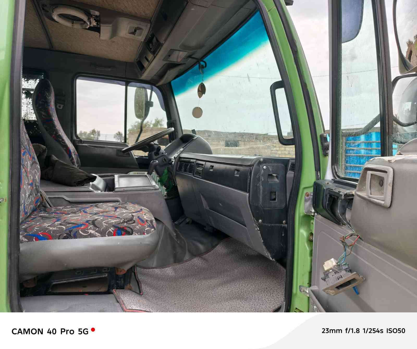 سلام عليكم هينو للبيع رقم  مشروع وطني مكينه ٧٠ عادي شاصي ٥وربع سياره كفاله عامه ١٧٥ بيها مجال شراي بيه خير ويدلل ***********
