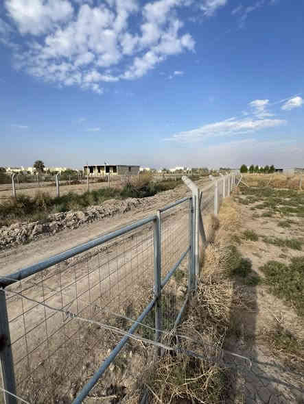 السلام عليكم ورحمة الله وبركاته 
بعد التوكل على الله
1000م طابو زراعي عقد 25
موقع ممتاز  / متوفر /كهرباء/ماء
قرب مجمع السكني الجديد وقرب مجمع الماء الكبير
*********** عماد هيثم للعقار
