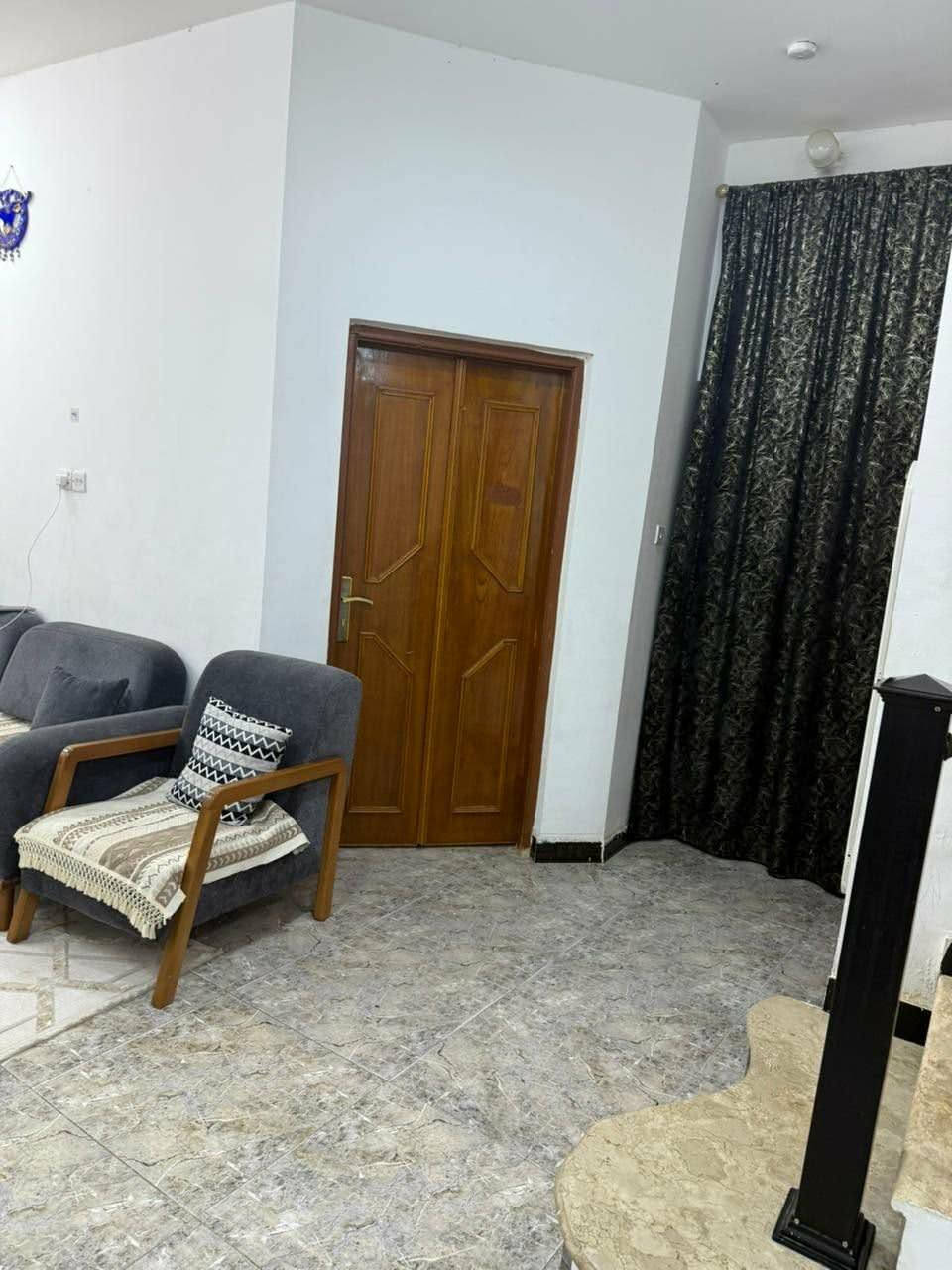 بيت البيع زراعي المساحه  140متر طابقين بناء جديد درجه اولى يتكون البيت من اربع غرف نوم بيه وصل تطويب  
شارع المختار خلف علاوه الاسماك السعر ١٥٠ وبي مجال  على شارع 10 متر لتواصل ***********
