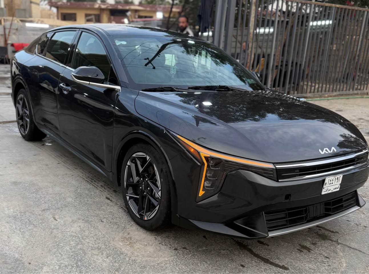 السلام عليكم  
كي فور 2025
وارد امريكي
Kia k4
فول مواصفات عدا فتحة 
.تشغيل عن بعد  اشاير بلمري رادارات
.اشارة ترحيب 
.كشنات تدفئة
الداخل لونين 
كشنات جلد لونين اوتو هولد
كشنات تدفئة شفتات بلستيرن
.سايد بريك كهربائي
.رادار جانبي وامامي 
.مازدات led لد ثلاث عدسات
.قيادة ذاتية 
.تحديد مسار
.شاشة متصلة 
.اضوية داخلية لمس
.تحكم كامل عن طريق الشاشة 
. دشبول بيانو 
مكينه 2000 دوش 

الحادث موضح بالصور 
تبديل فقط جاملغ والبابين نفسهن شتغلتهن شغل درجه اوله
ايرباك فقط البرده.
السعر :160بدون مراوس فقط بيع
بدون لوحات منفيس بسمي
*********** بغداد, العراق
