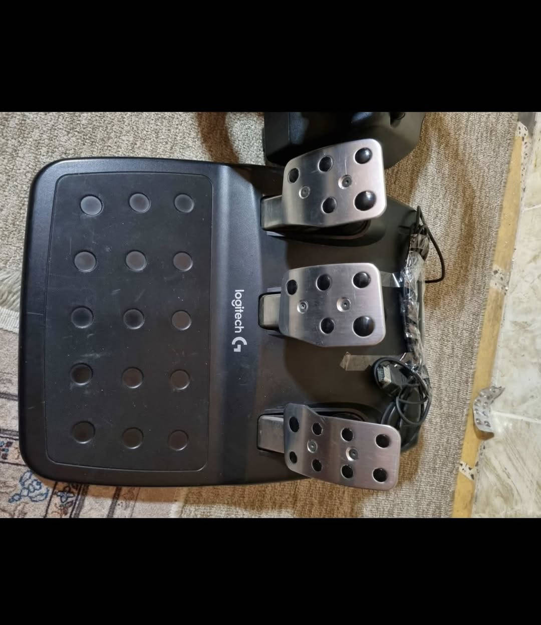 للبيع: سيت ستيرنج لوجيتك G29 كامل مع الگير (Logitech G29 + Shifter)
المواصفات:
• الموديل: Logitech G29 Driving Force.
• الأجهزة المدعومة: يعمل على بلاي ستيشن 5، بلاي ستيشن 4، والكمبيوتر (PC).
• المحتويات: الستيرنج، الدواسات الثلاثة، الگير السداسي (Shifter)، وكافة المحولات والأسلاك الأصلية.
الحالة والملاحظات:
• الجهاز نظيف جداً واستخدام منزلي كما موضح في الصور.
• ملاحظة للمصداقية: زر (R2) سليم ويعمل برمجياً، لكنه حالياً "خارج من مكانه فقط، أما باقي الأزرار والگير والدواسات والاهتزاز (Force Feedback) فشغالة 100% وبدون أي مشاكل.
السعر والتوصيل:
• السعر: 250,000 دينار عراقي (يوجد مجال بسيط ).
• التوصيل: متوفر خدمة التوصيل لكافة محافظات العراق).
للتواصل والاستفسار: يرجى المراسلة على الخاص


**إذا كنت صاحب هذا الإعلان وتريد حذفه لأي سبب، رجاءا أرسل رسالة إلى الدعم الفني**