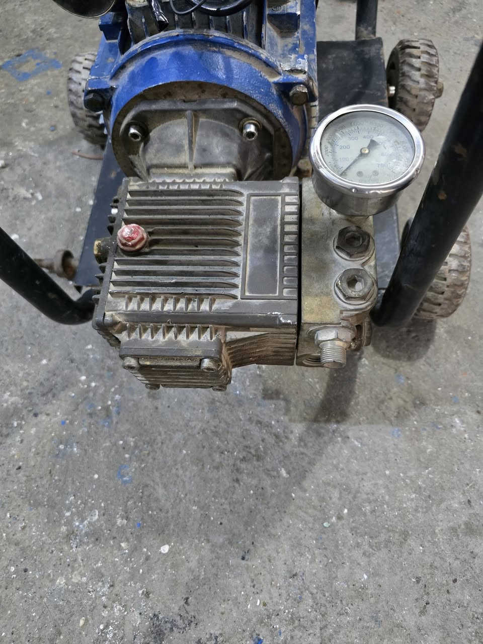 ظاغطه ٢٠٠ بار إيطالي
شرط فحص بدون صونده
سعر ٥٠٠ الف 

*********** 

توصيل موجود
