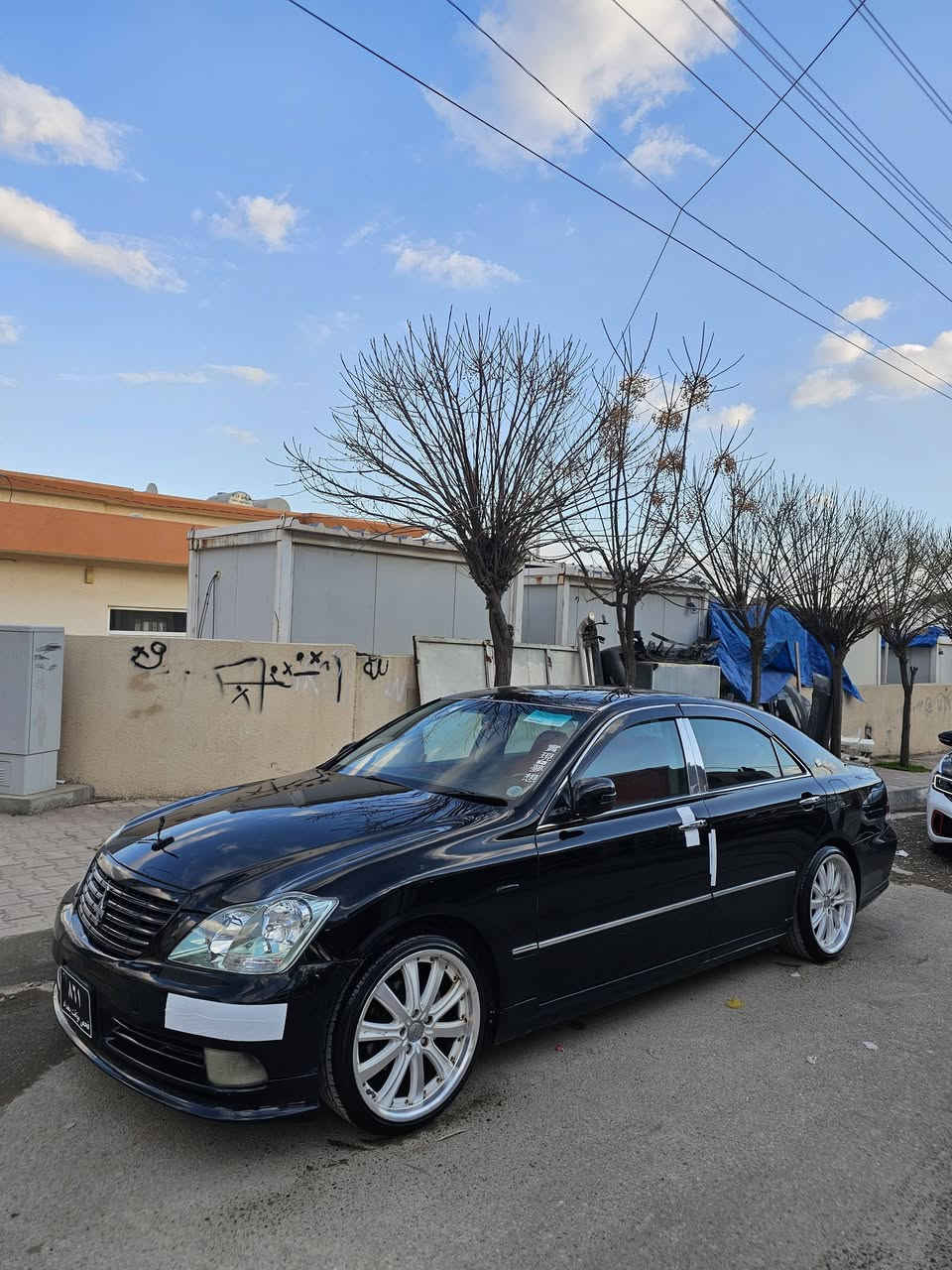 سڵاوتان لێبێ شاهانە ساخ لۆک لۆک  ١٨٠بچوک بە بچوک کەمبەنزین خۆر سەیارەکە ساخە نەموسە نەبڕاوە زۆر بێ مەسرەفە بەشەرتی گێڕو مەکینەو کارەبایو دەعمو لێدران بەشەرت سەقفی زۆر جوانە ٢ دوگمەیە سەیارەکە تایەو ویل سپۆڕتم بۆ بەستوە لۆک لۆک سپۆڕت کراوە کاملی بیانوو بڕە زۆر بێ کێشەیە
سعری٦٨ گەڵاو معمەلەیە  برایانە 
*********** 
مشتەریت تەلەفونکە ئەتخەمە سەرسەرم
