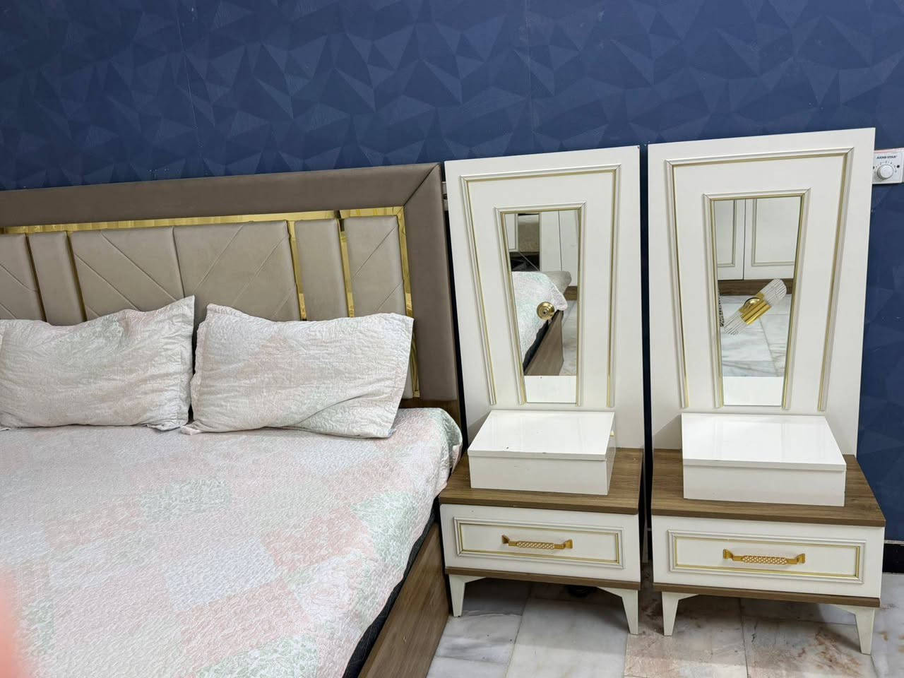 السلام عليكم 
الغرفه ابمليون وبيه مجال 
الكنتور 100 وبي مجال


**إذا كنت صاحب هذا الإعلان وتريد حذفه لأي سبب، رجاءا أرسل رسالة إلى الدعم الفني**