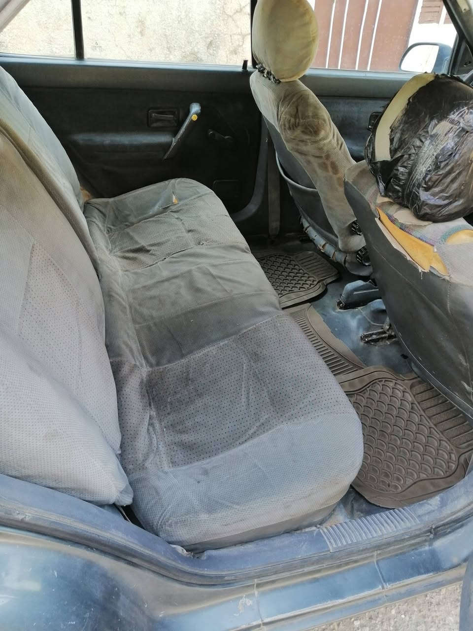 رينو حجم 19 للبيع او مرواس مديل 91 سنويه بيضه شرط التحويل من الشرعي والوكاله من وكيل كابون مامسجل شرط كابريته قطاره بالبنزين شرط كير ومحرك والباقي كدام العين سعر 12 وبيها مجال مكاني موصل جانب الايمن ***********
