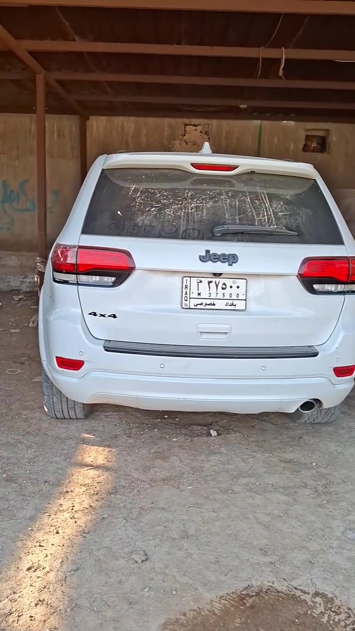 السلام عليكم جيب ١٨ وارد امريكي حادث بجم بدون شواصي ماشيه ٧٣ السعر٢٠٥ وبيه مجال  ***********
