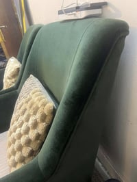 طقم ١٠ مقاعد • يتحول لسرير • خشب زان