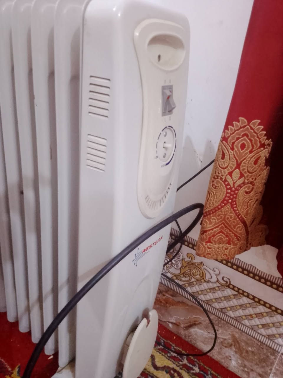 سلام عليكم
صوبه او مدفئه زيتيه للبيع 

مثل ماواضح بالصوره 

11 ريشه مابيها اي خلل او اي عطل كامله كهربائيات

السعر 60 وببها مجال للطيبين

العنوان : المشخاب سوق شعلان 

للاتصال ***********
