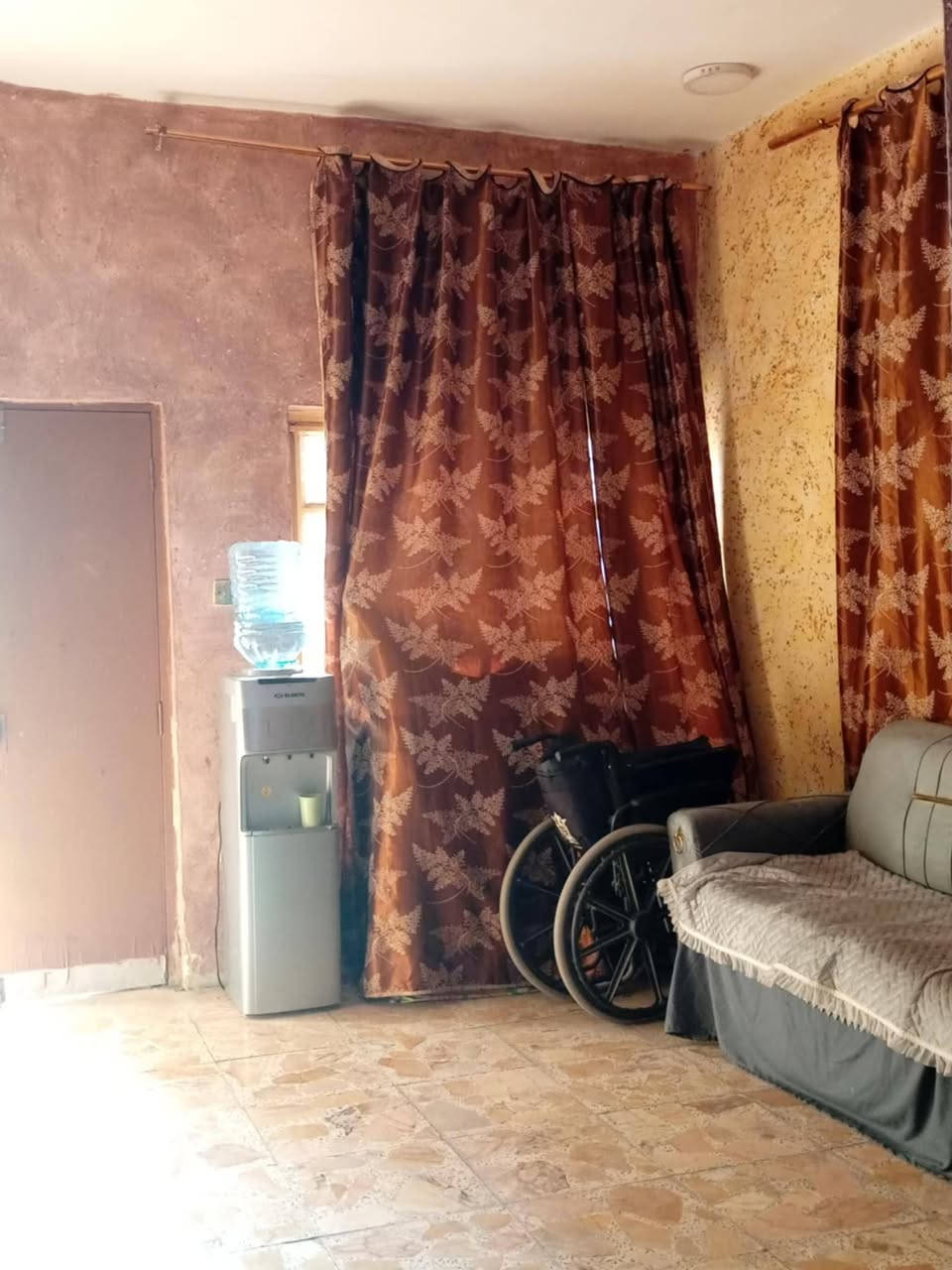 دار للبيع ١٥٤ متر حي المعلمين ٣ غرف وصاله واستقبال ومطبخ وصحيات سعر ٢٥٠ مع المجال ***********
