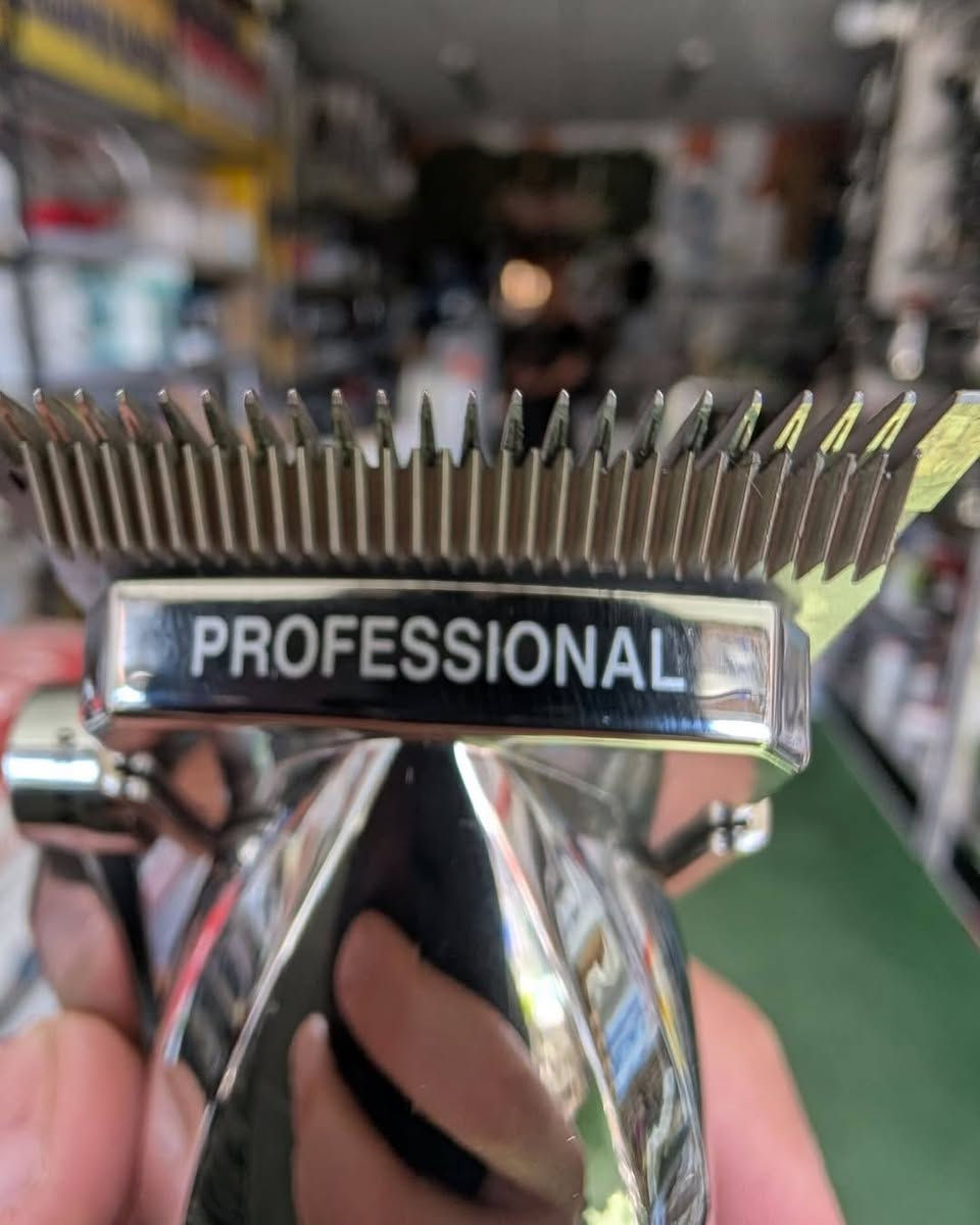 مكينة حلاقة شحن اصلي شرط 
جديد لوك 
تفيد الحلاقين 
35 الف


**إذا كنت صاحب هذا الإعلان وتريد حذفه لأي سبب، رجاءا أرسل رسالة إلى الدعم الفني**