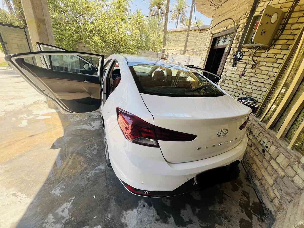 السلام عليكم النترا للبيع موديل ٢٠٢٠ خليجي فول مواصفات ماعدا البصمة كفالة السونار مع المنشور السعر ١٥٥$ وبيها مجال بسيط العنوان كربلاء 
السيارة باسمي للاستفسار اكثر الاتصالات على الرقم *********** تواجد واتساب واتصال
