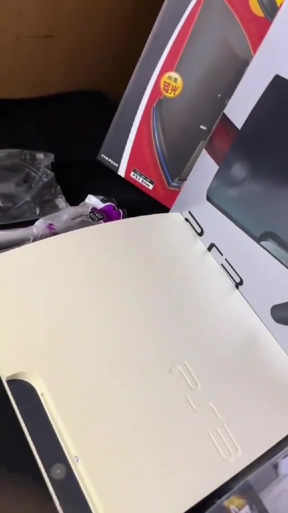 ومجال توفر بلي3 جديد مهكر كامل ملحقات وكارتونه طبع كامل مثل ما تشوف بل فديو سعره 160الف وبيه قليل للتواصل واتساب *********** او مسنجر
