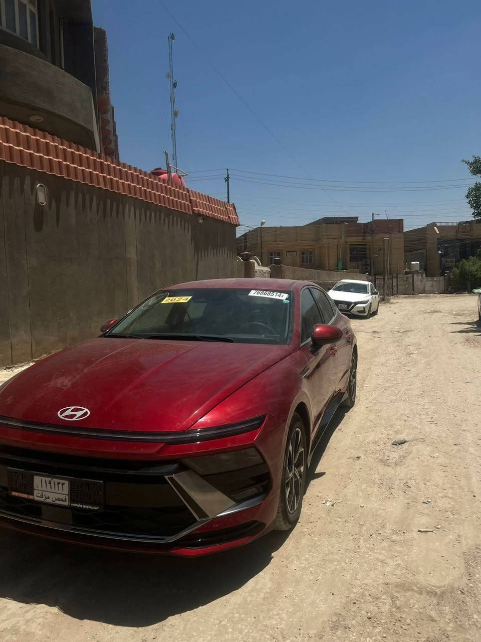 السلام عليكم ورحمة الله وبركاته. مكلف بالنشر.
​للبيع سيارة هيونداي سوناتا موديل 2024 بالشكل الجديد والمميز، السيارة بحالة ممتازة جداً وجاهزة للاستخدام. وارد أمريكي بضرر بسيط ومصلحة تصليح درجة أولى وعلى الشرط.
​المواصفات الأساسية للسيارة:
​الموديل: 2024
​اللون الخارجي: ماروني (أحمر غامق) مميز ولامع جداً.
​
​المحرك 2.5 لتر - كير ومحرك بشرط الفحص 100%.

​أبرز المواصفات والتقنيات:
​تصميم أمامي حديث مع إضاءة LED ممتدة بكامل الواجهة.
​شاشة دشبول لمس تدعم كامل الأنظمة الذكية (Apple CarPlay & Android Auto).
​رادارات أمان متطورة (تحديد مسار، مانع تصادم، تنبيهات النقطة العمياء).
​كاميرا خلفية عالية الدقة مع حساسات بلادية.
​تحكم ستيرن كامل، مثبت سرعة، وأنظمة قيادة متعددة.
​ويل كيب بلادي مميز مع طقم إطارات بحالة ممتازة.
​تبريد قطعتين ثلج وجاهز للأجواء الحارة.

​مكان تواجد السيارة: في الحله 
​للاتصال والاستفسار:
📞 رقم الهاتف: ‏ ‪***********‬‏
