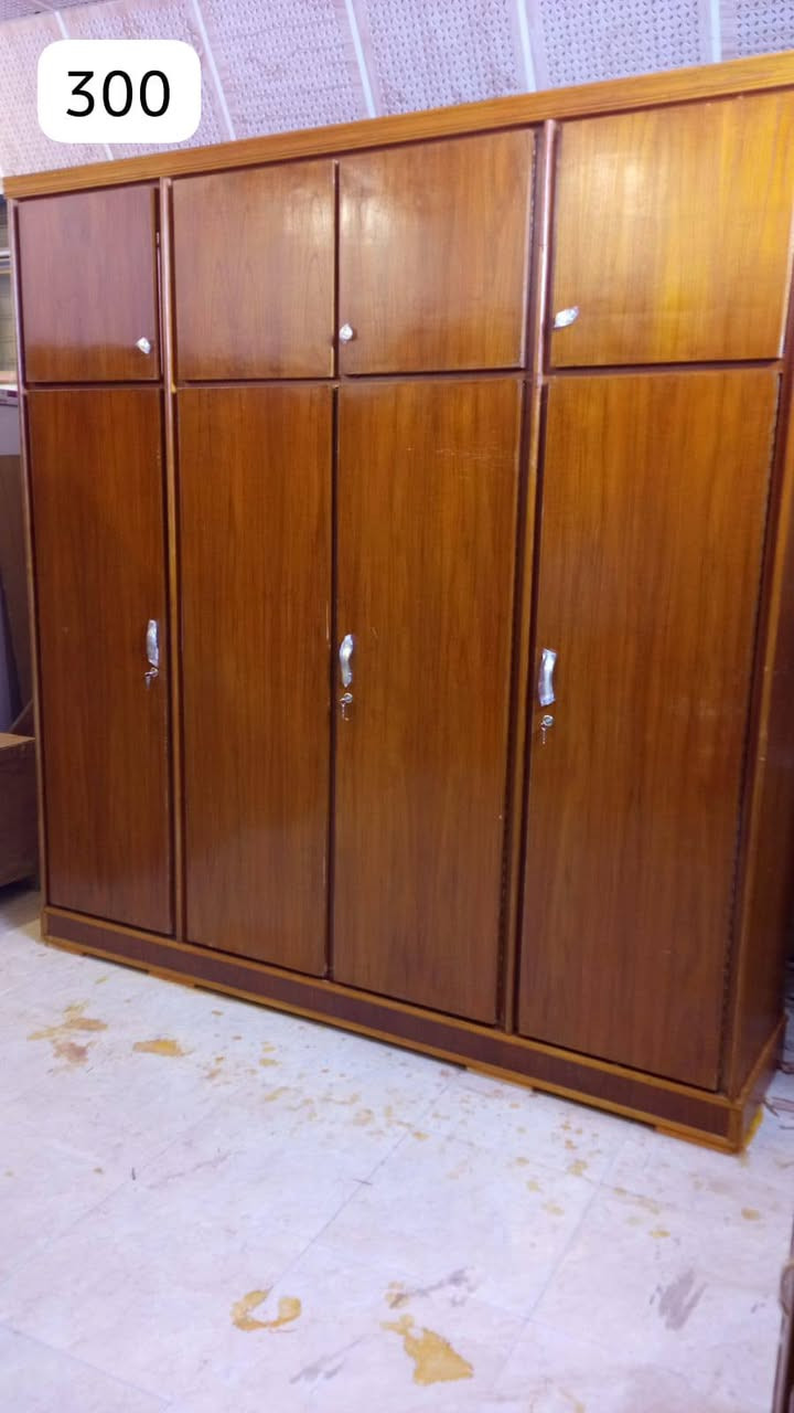 سلام عليكم كنتور 4طابقين حطاطة فول نضافه السعر 300 المكان رمادي الملعب سوك سلاله ***********
