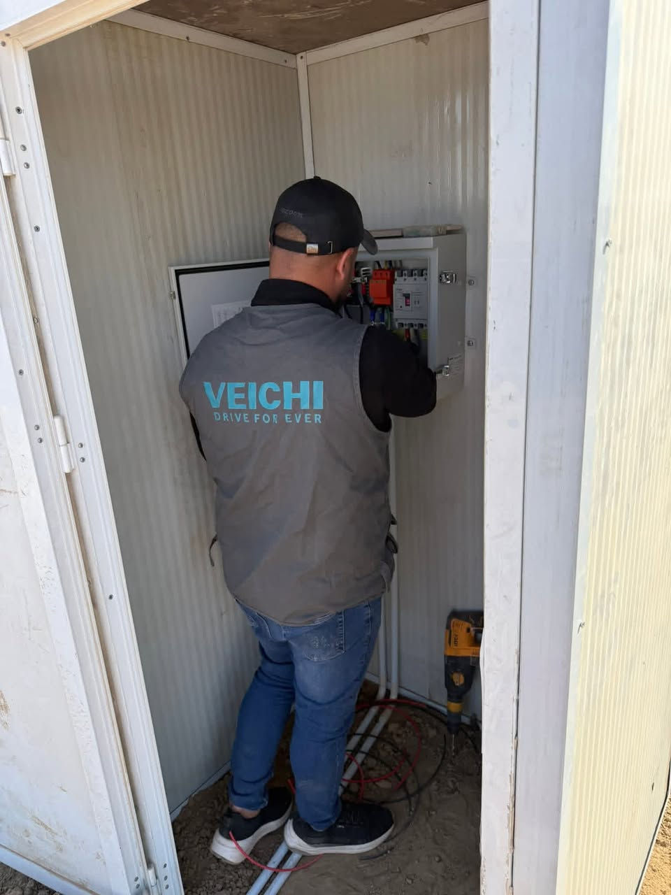 تم بحمدالله تنصيب (1)منضومة طاقة شمسية زراعي بقدرة (30) حصان
#مخمور_ابراهيم_باول

الواح لونجي 615واط عدد (60) ضمان (15) سنه

انفيرترات فيجي ضمان (5) سنوات عدد (1)

كمباينر بوكس فيجي بورد ضمان (5) سنوات عدد (1)

#توفر_نظام_البيع_بالتقسيط 

ضمان حقيقي :
- انفيرترات IP20 ضمان 4 سنوات .
- انفيرترات IP66 ضمان 10 سنوات استبدال .
- بطاريات ضمان 7 سنوات .

🔋 لماذا تختار Crown؟

منتجات عالية الجودة تشمل بطاريات الليثيوم LiFePO4 وأنفيرترات الطاقة الشمسية.
ضمان حقيقي على منتجاتنا لتوفير راحة البال.
دعم فني متكامل .
أسعار تنافسية تناسب السوق المحلي والعالمي.

📦 مع مستودعاتنا المنتشرة في دبي 🇦🇪 والعراق 🇮🇶، نحن نضمن توفر المنتجات بشكل دائم وعلى مدار العام.

🎯 اغتنم هذه الفرصة الفريدة وكن جزءاً من شبكة  Crown لتقديم حلول الطاقة الشمسية المبتكرة في العراق.

 
📢 للاستفسارات والتعاون التجاري، يمكنكم التواصل معنا عبر:
📱 كورك : ***********
📱اسيا    : ***********
📱زين     : ***********
  
📧 البريد الإلكتروني:  
Info@durablesolutions-iq.com  
  
🌐 موقعنا الإلكتروني:  
www.durablesolutions-iq.com  
  
📌 موقعنا (1)
اربيل - شارع 120م، سايدين بنصلاوة القديم، مقابل بانزينخانة باكور . 
 
📌 موقعنا (2)
الموصل - سايدين حي الوحدة - قرب بانزيخانة نينوى الشرقية .
  
#أنظمة_الطاقة_الشمسية #تدريب_متقدم #الطاقة_المستدامة #تقنية_الطاقة #الطاقة_الشمسية #حلول_الطاقة #استدامة #توفير_الطاقة #اربيل #كردستان_العراق #بطاريات        
‏#DURABLE_SOLUTIONS #Solar_panel #Solar_energy #clean_energy #Batteries #crown #genus #suness #veichi #Longi #Jinko
