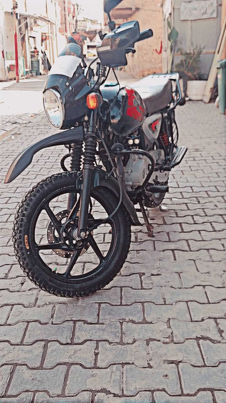 السلام عليكم بوكسر جبلي موديل ٢٣ مرقمه بغداد + سنويه مكينه مكفواله ما مفتوح منه برغي دراجه حلوه رايده مليونين وميه بيه مجال قليل المكان بغداد ***********،  ***********
