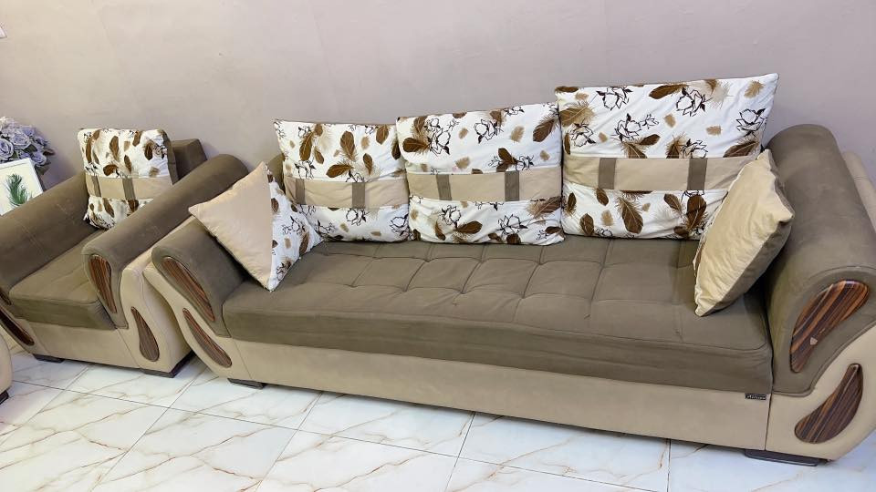 تخم 10 مقاعد للبيع
ل275 وبيه مجال شي بسيط 
للاستفسار ‭0774 357 7479‬
