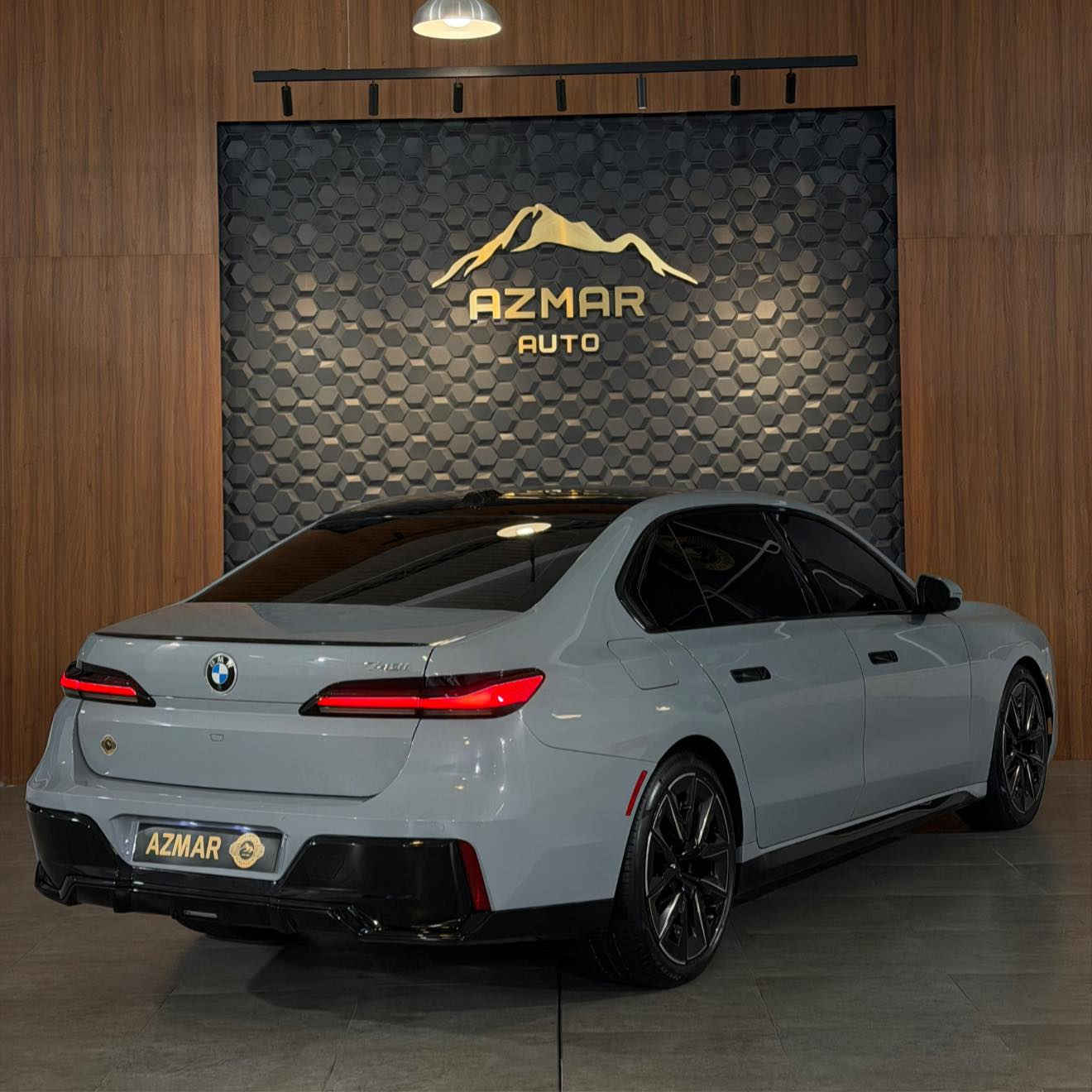 الكرستالة 💎💎
BMW 740i شاشة بالسكف
ارخص سعر بكل العراق : 755$ ورقة
‎موديل:2024
ماشية : 15 الف
لون سمنتي اكثر من مميز
مواصفات السيارة فول الفول
شاشة بالسقف 
سكف رولز رويز
سماعات BOWERS WILKINS
ناضور ليلي
ابواب شفط
رادارات و حساسات
كامرا ٣٦٠ درجة
كشنات جلد 
كشنات تدفئة و تبريد
كشنات كهربائي و ميموري
انارات داخلية
و بعد هواي مواصفات بيها متذكر

سعر : 755$ ورقة
السيارة وارد امريكي بيها قطعتين كلير بخ مال امريكا 🔥
كير و محرك كلها بشرط

للاستفسار : ***********
العنوان: السليمانية المعارض الجديدة شركة ازمر اوتو معرض رقم ٣٤
