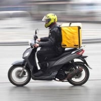 اشتغل توصيل طلبات اخواني وخواتي الي يريد يطلب شي من السوك من المجمعات ...