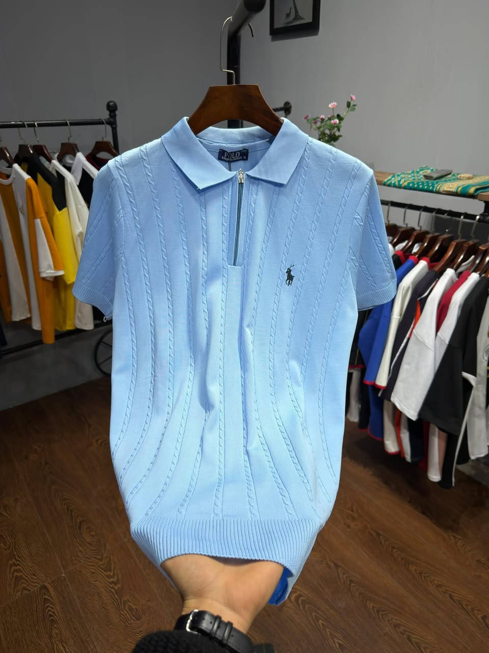 مهدي سبورت ✅
جمـالك يستحـق الأفضـل✨
اختـار إطـلالتك الممـيزة معنـا👍🏻
للحجز ارسل رسالة✉️
مراسلة واتساب ✉️
*********** 📞
سبع البور شارع بلقيس 📍
