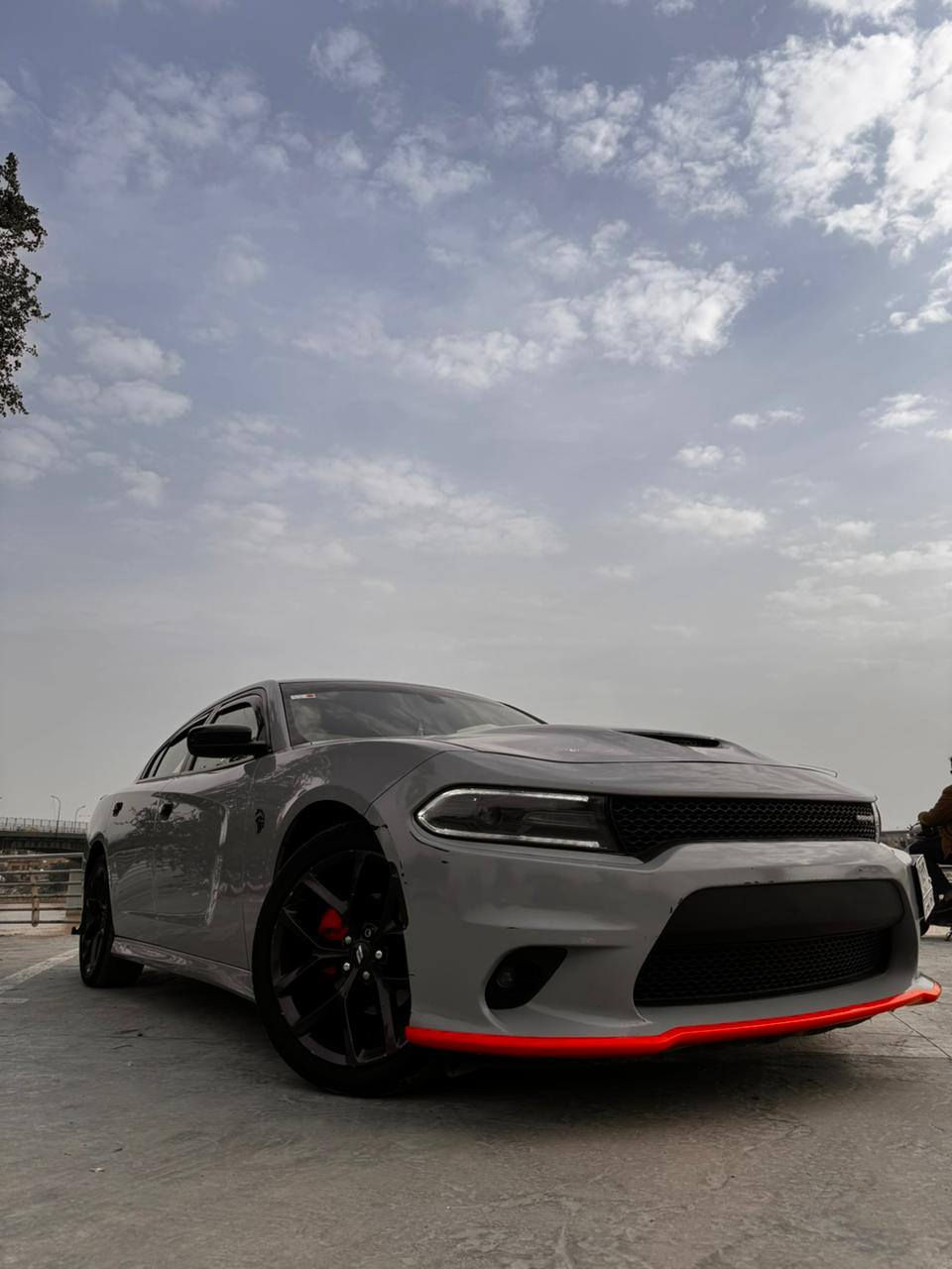 جارجر 2020 SXT سموك
سلايد فتخة فول مواصفات 6 سلندر بصمة 
 حادثه جاملغ وبنيد وبيه بالعراق شخط 
جاملغ خلفي وباب فقط صبغ بدون حادث 
سيارة جديدة ماشية 90KM  
جاهزه رقم بغداد بسمي
للاستفسار ***********
