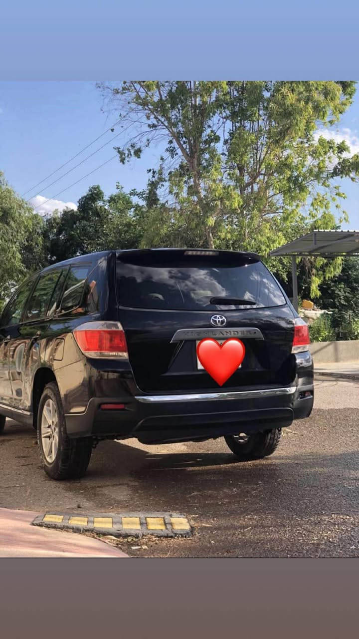 تويوتا هايلاندر موديل 2013 سيارة ايد واحد من 2013 لحد الأن السيارة le اسود داخل رصاصي 
صندوق مبدل بلادي بدون دواخل بدون ارباك
سعرة 173 ورقة و بي مجال *********** كالار, السليمانية
