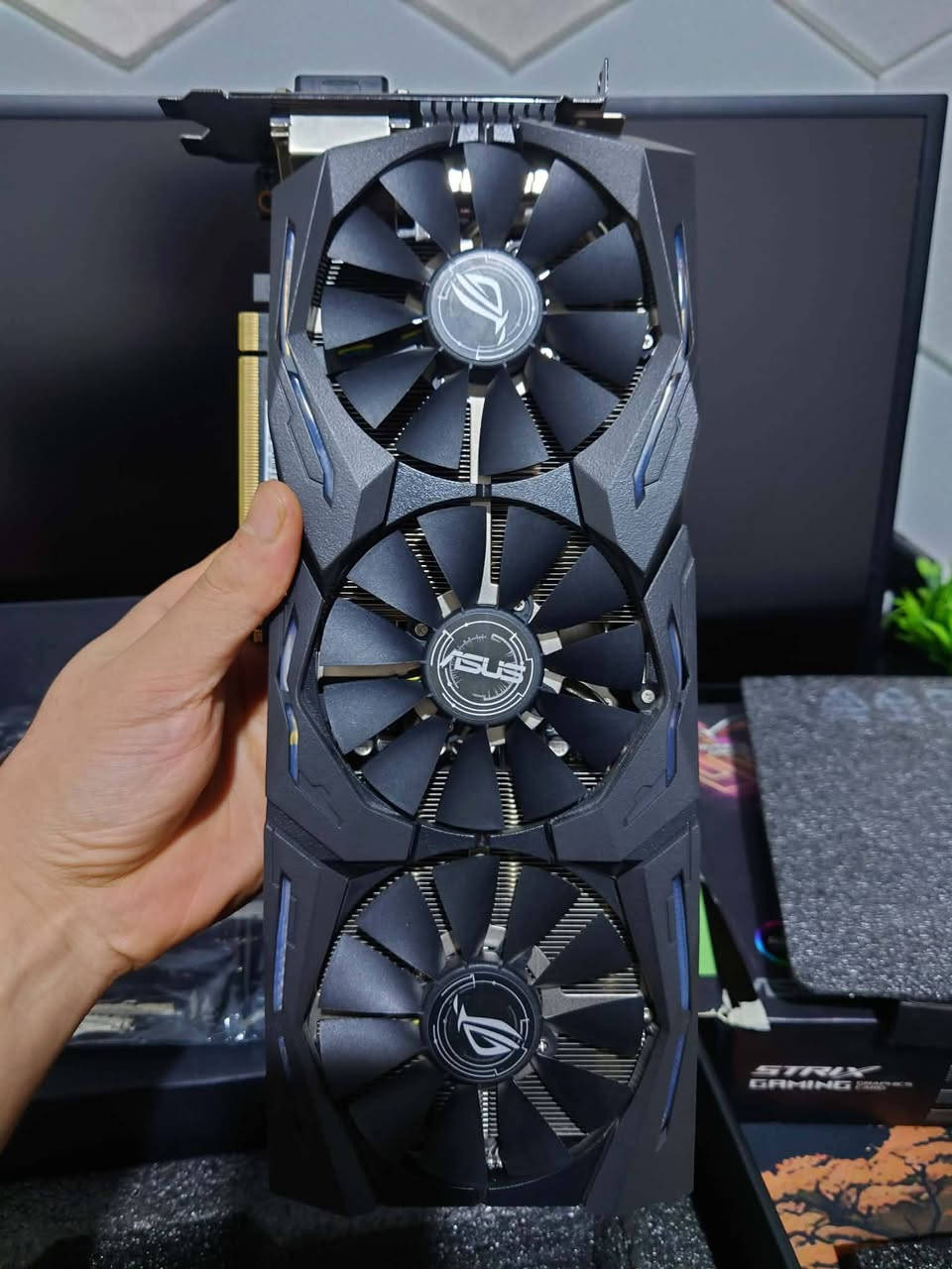 السلام عليكم
كرت ASUS ROG STRIX GTX 1080
نظيف جدا مبدل معجون فقط
الكارتون والملحقات كلها موجودة

الكرت شغال بدون اي مشكلة وأي لعبة وبنشمارك تحب افحص عليه

السعر 225 الف وموجود توصيل


**إذا كنت صاحب هذا الإعلان وتريد حذفه لأي سبب، رجاءا أرسل رسالة إلى الدعم الفني**
