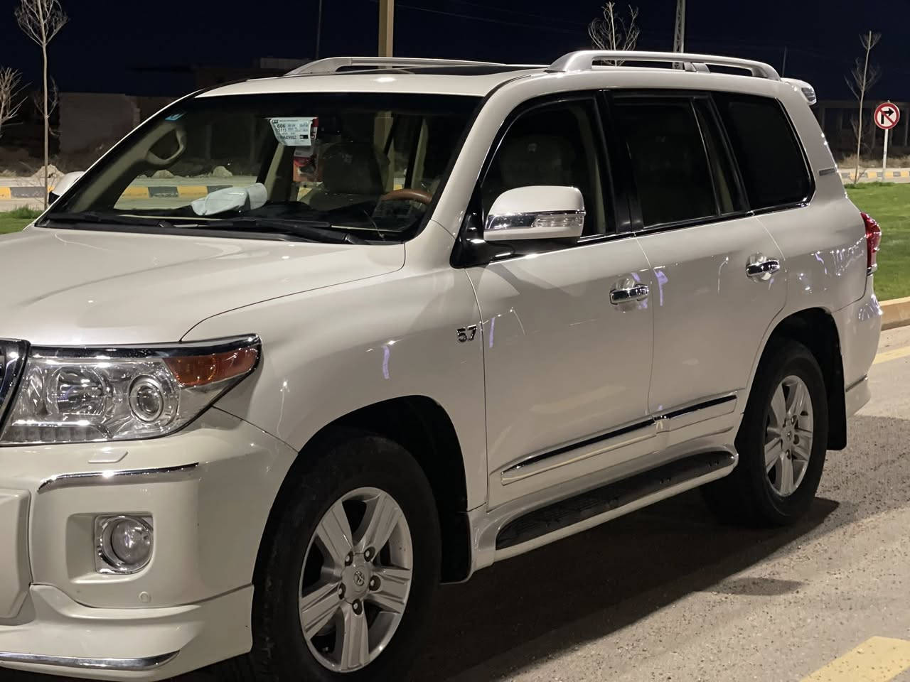 لاندكروز 2012 //8سلندر فول مواصفات مكفوله السياره مكانه الانبار الكرمه ***********
