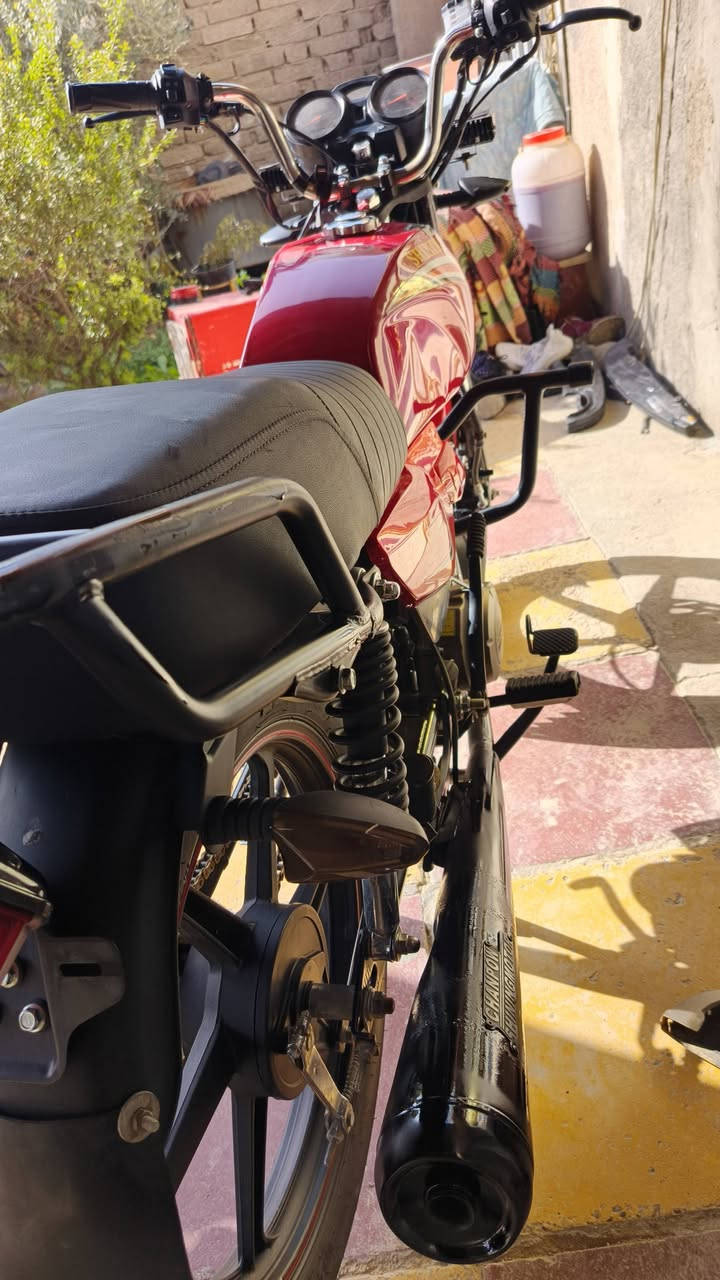 السلام عليكم شاينك 2025 الدراجه بيه رصعه خفيفه بل تانكي والدبل الايسر فاكس فقط الدراجه جاهزه كله من التاير للتاير
اوارق سكنر مشروع وطني 
بليته بل شاصي موجوده موديل ورقم شاصي 
900 مجاله بسيط 
***********
