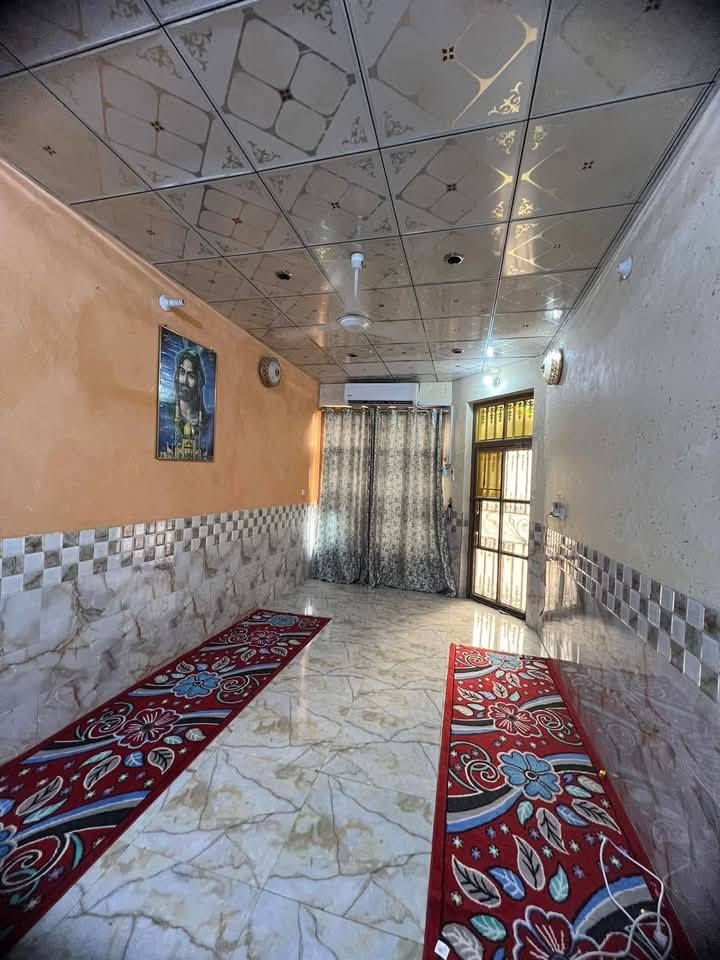 دار للبيـــــــــــــع المساحة ١٧٠ متر واجهة ٨م نزال ٢٣م 
العنوان حي العسكري الاول خلف بانزين خانه الاستفسار اكثر ارجو الاتصال عل الرقم الهاتف ‏‪*********** يوجد وتساب وشكرا للجميع مندوبة زينه بنت راوه
