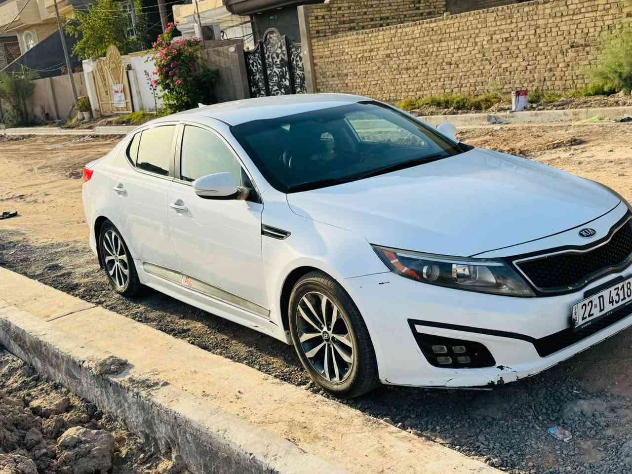 السلام عليكم
اوبتما موديل2015 
وارد امريكي بدون ضربه 
السياره ماشيه160 
محرك2400 
كير محرك مكفولات 
مكان السياره حله باسمي السياره 
***********
