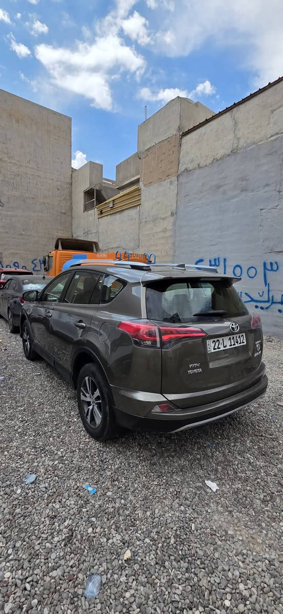 السلام عليكم.
للبيع تويوتا راف فور RAV4 موديل 2018
 بـ144 ورقة وبيها مجال 
خليجي وكالة شركة ساز  فول مواصفات لمتدد 
رقم اربيل الدولي. تحويل مباشر باسمي
محرك ٢٥٠٠
( صبغ جاملغ خلفي وجاملغين امامي - وبيها بارد بسيط )
المكان : بغداد - 
رقم الهاتف : ***********
