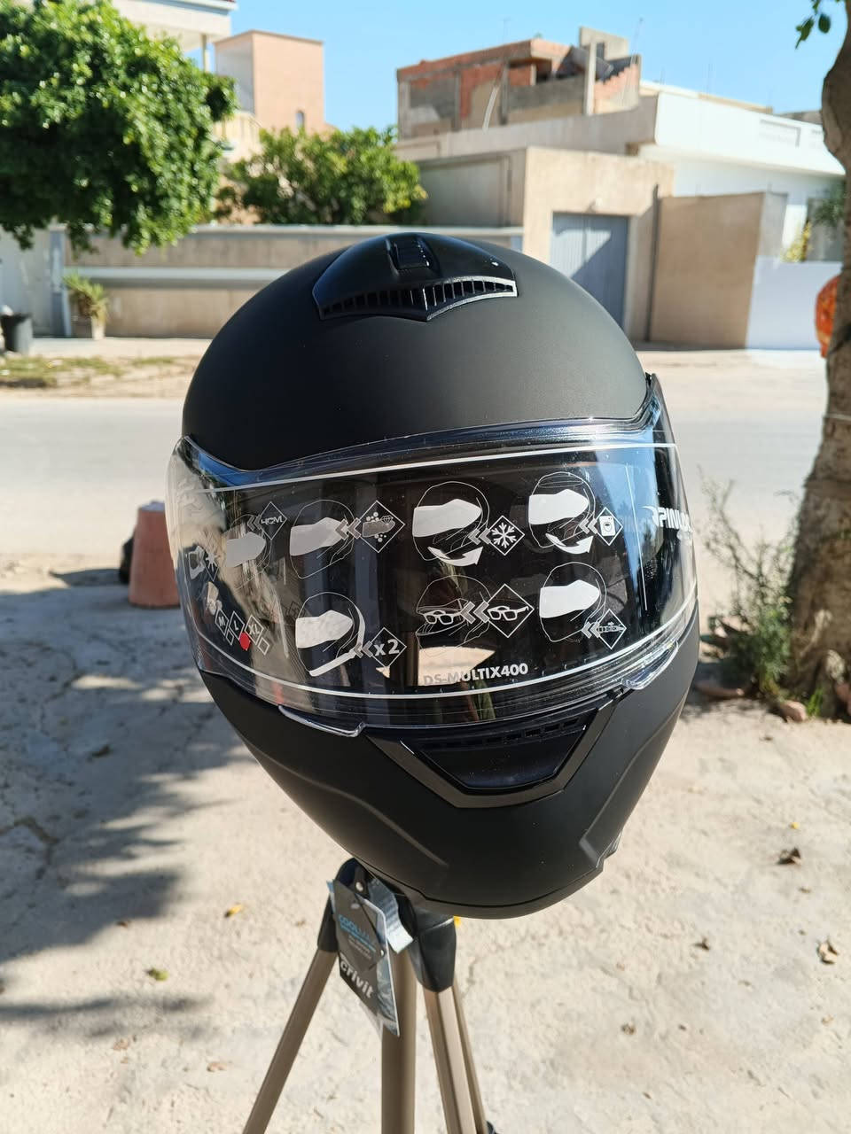 Casque  modulable Crivit en noir mat taille L, doté d'un écran solaire intégré
Ce type de casque modulable offre une flexibilité permettant de relever la mentonnière pour une utilisation en ville se
Il est généralement équipé d'une boucle micrométrique pour une fixation rapide et sécurisée
Ce modèle est souvent certifié selon les normes européennes de sécurité (ECE 22.05 ou 22.06).

Plus d'infos au 28354573


**إذا كنت صاحب هذا الإعلان وتريد حذفه لأي سبب، رجاءا أرسل رسالة إلى الدعم الفني**