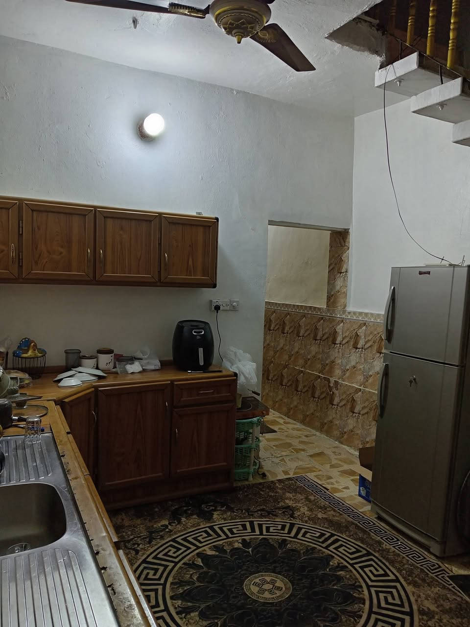 نص قطعه قطاع 28 / 72 متر
لبيت مدخلين ستقبال معزول وهول وغرفه وترك وصحيات
طابق ثاني / غرفتين وصحيات وهول 
بالاضافه بيتونه وسطحين امامي وخلفي
سعر / 130 مليون 
للاستفسار / ***********
