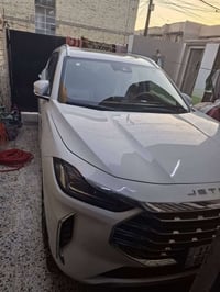 جيتور  ابيض X70 بلس رقم بغداد للبيع ماشيه ٩الف بسعر مناسب ٠٧٧١٣٠٤٧٧٦٦م...