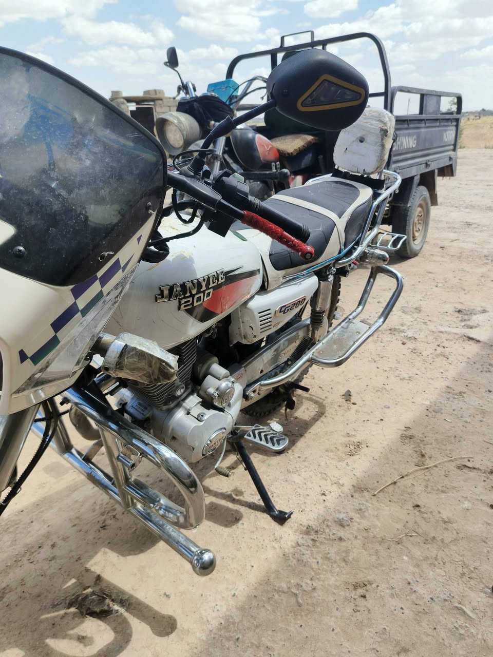 للبيع جني موديل 23السعر 500 وبي مجال شي قليل للستفسار ***********رجان المو شراي ليعلق
