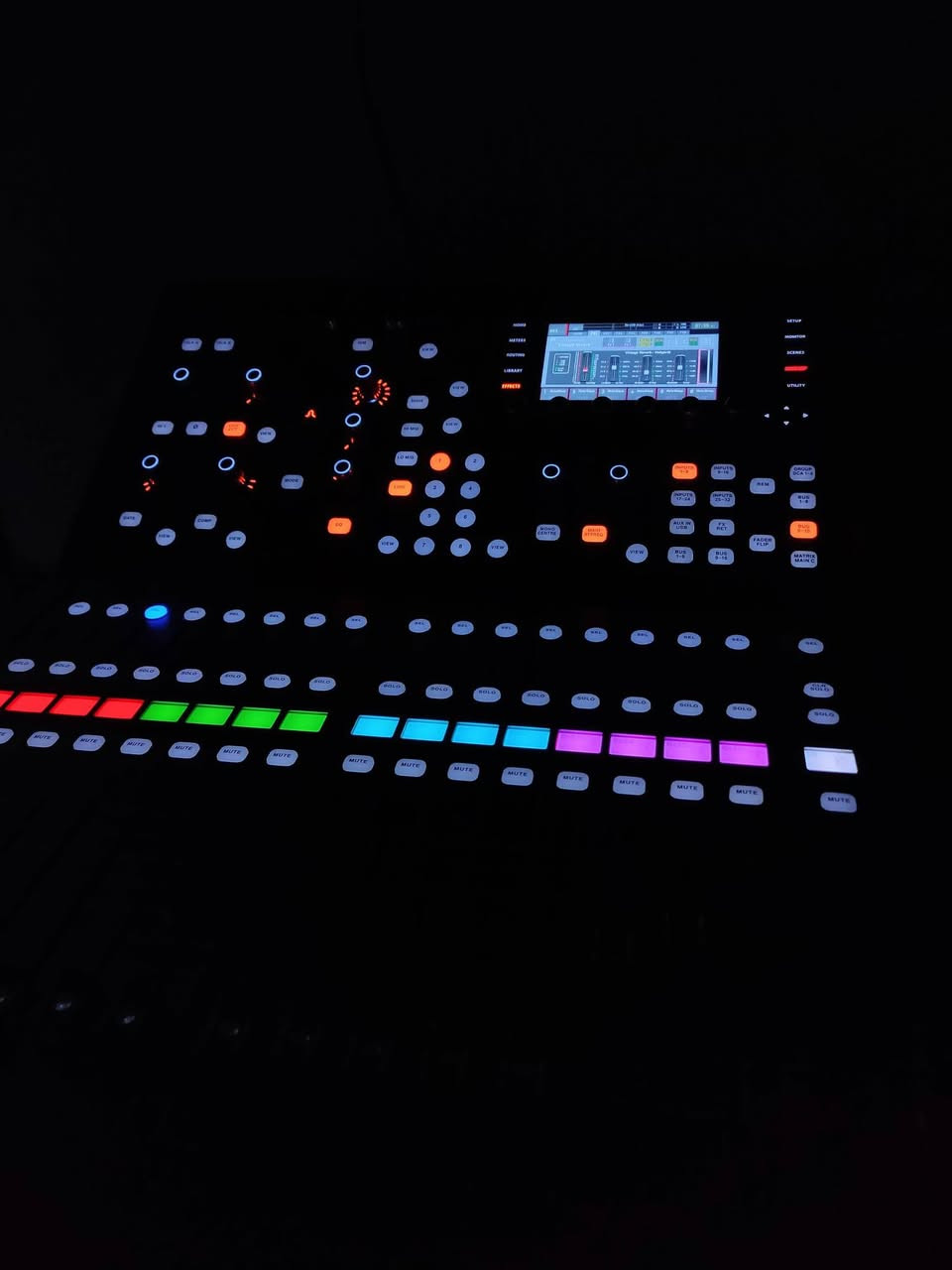 السلام عليكم جهاز ميداس للبيع او مراوس سبيكر ارسي اف كهربائي 
التواصل على الرقم
*********** واتساب
