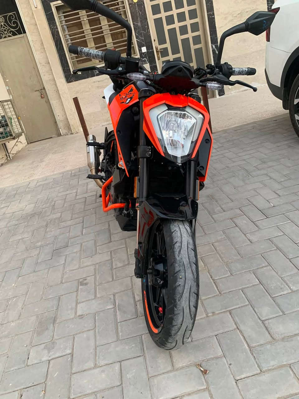 السلام عليكم شباب للبيع KTM وارد يابان حديث محرك 250 نظام Abs لايت زنون بدون رقم فقط منفيس مكفوله من كلشي حته من الشخطه حته الدهن مال شركه ممبدل بعده احمر لان ماشيه 4000 يعني زيرو صالنصه صوت رعب وبيه الكاتم مالته بلجنطه حته الجنطه بلاديه مالته السعر 18 ورقه وبيه مجال الكراده *********** فقط اتصال
