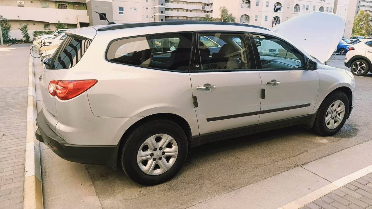 شوفرليت ترافرس -ال اس- بدون فتحةسقف - 7راكب عدا السائق - موديل 2010-
 رقم اربيل بإسمي سنوية الى 2027 هزة جديدة شهر 1 2026.
كلين بدون صبغ .
ماشية 170 الف ميل
محرك 6 سلندر 3600 جديد 
كير جيد جدا
تايرات جيدة جدا.
باتري جديد.
تخم دسكات جديد اصلي
تبريد جيد جدا .
كهربائيات جيد جدا.
دواخل نظيفة جيدة .
سيارة عائلية حلوة ما متعوبة .

السعر النهائي 105 مجال قليل.
مجال قليل . 
للتواصل على الرقم
 ***********  
...واتساب ... تليجرام ...  
 بغداد بسماية بغداد, العراق
