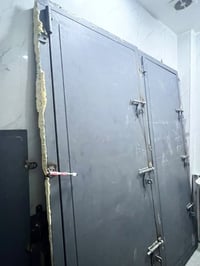باب حديد عدد 2للبيع طوال مترين وعشره  عرض متر لاستفسار 07864982270