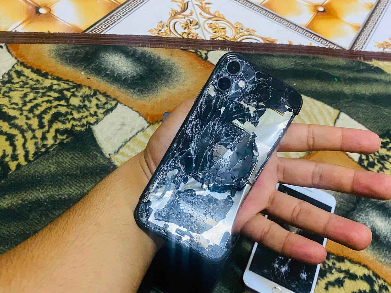 للبيع أجهزه ٣ايفونات 
اكس ماكس ذاكرة 256 بطاريه ٧٤ مكفول عوزله بس شاشه 
ايفون ٧ بلاص ذاكره ١٢٨ مبدل بس بطاريه عوزله شاشه 
ايفون ١١ عوزله بطاريه وشاشه أو تستفاد منه قطع 
كلهن ب ١٥٠ الف 
خاص متوفر أو رقمي وتساب ***********
