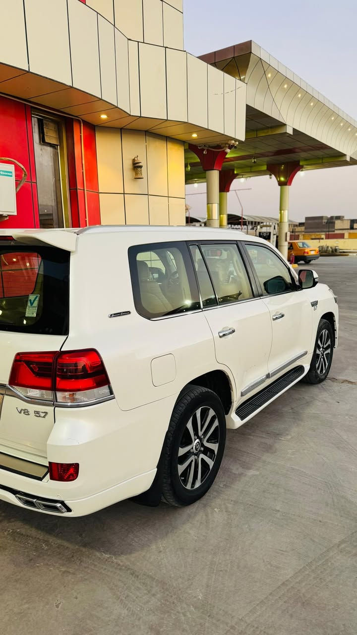 تويوتا لاندكروز بليته وسنويه 18
فول مواصفات VXS 2018 محرك V8 حجم 5.7 

رقم بغداد مميز 

السيارة بأسمي تحويل ثاني يوم 
سنويه جديده لـ 2030 
  
رجاء الشراي يتصل فقط واتشرف بالجميع 
 ✅   للبيع اول للمراوس 

جديدة بمعنى الكلمة كفاله فقط مقدار شبر بخ بسيط في داير الجاملغ الخلفي الايمن

 استخدام عل ايد وحده من تاريخ شراءها للان
فول الفول للاخير 
ترايه كأنما صفر شركة بلا مبالغة 
5 كامرات متحركة جلد . فتحة . حساسات جوانب . حساسات امامي خلفي . جكات صعود ونزول . كشنات تبريد خزن وكهرباء . بصمات ابواب وتشغيل عن بعد
. شاشات ٣ . شاحن واير ليس . 
وبعد كثير مواصفات ماتنعد 
عداد السرعه  260 

ماشيه (( 145 ))كم حقيقي وشرط الفحص 
داخل وخارج السياره جديدة 
محرك و كير كفاله بشرط الفحص 

ملاحظه: السياره مبدل بيها شباج امامي ولحيه مال موديل 21 ومالاتها القديمات موجودات عندي 

للاستفسار الاتصال على ***********
